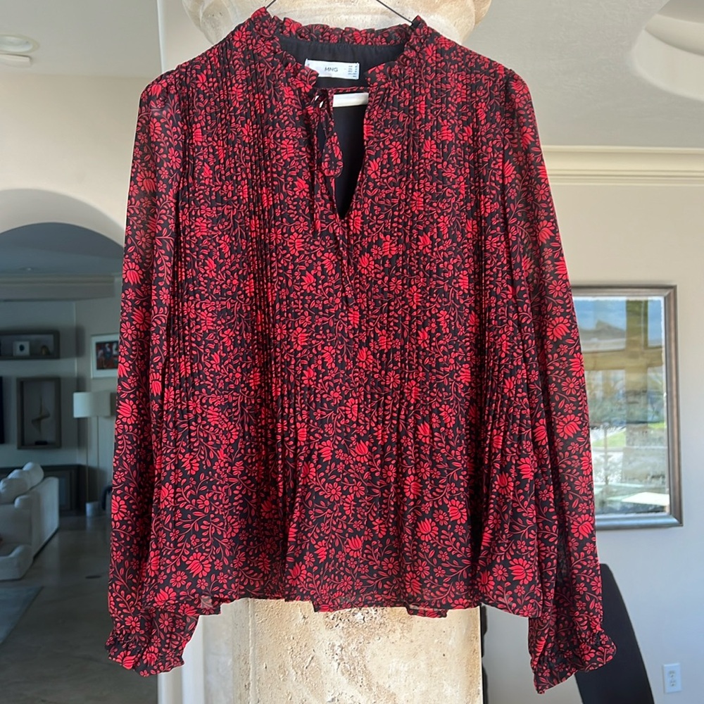 NWOT MNG Long Sleeve Pleated Blouse Size M Red Black Ruched Neckline Puff Sleeve